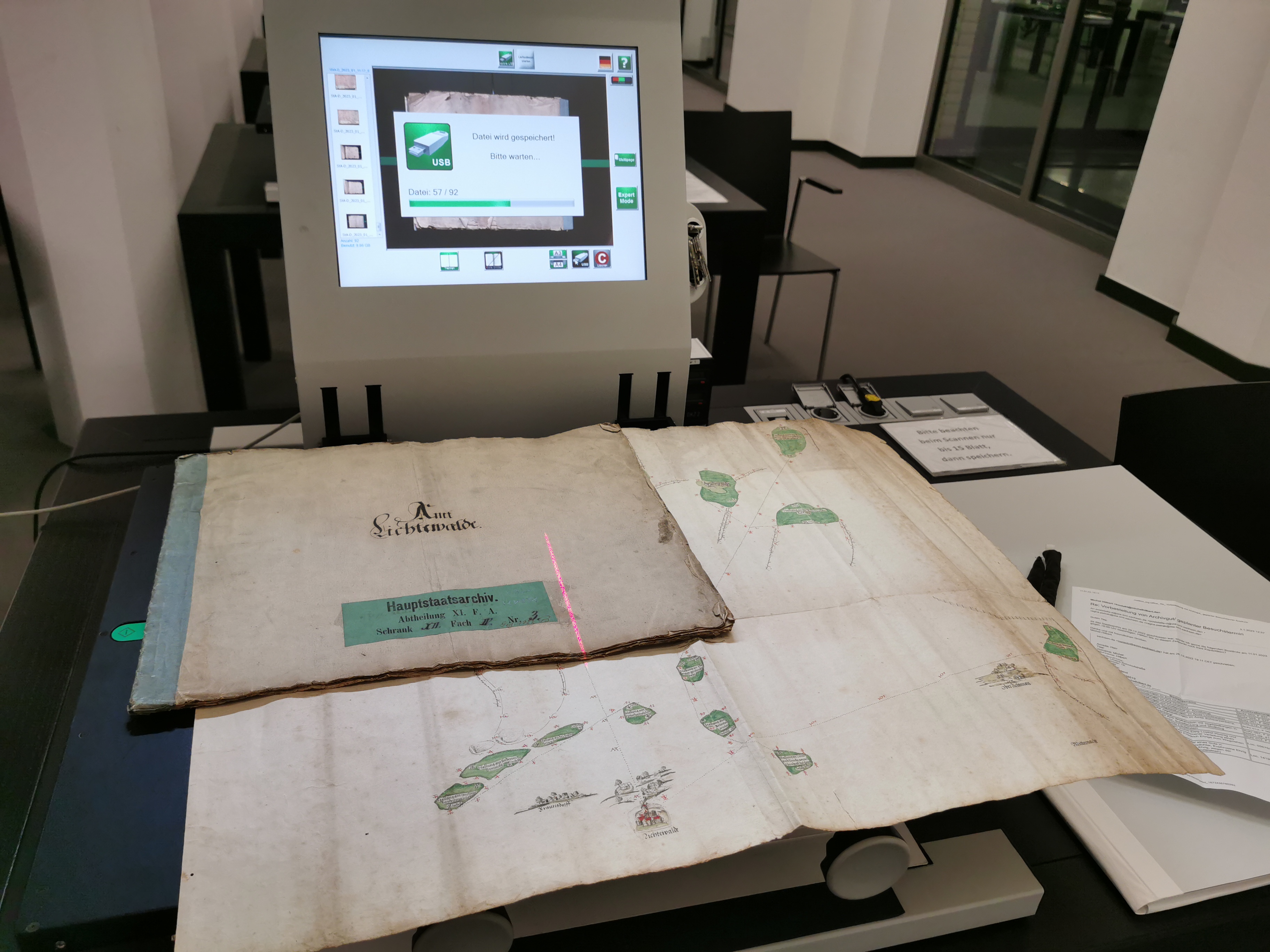 Grafik 1 (eigene Darstellung): selbstständige Digitalisierung im Staatsarchiv Dresden Grafik 1 (eigene Darstellung): selbstständige Digitalisierung im Staatsarchiv Dresden